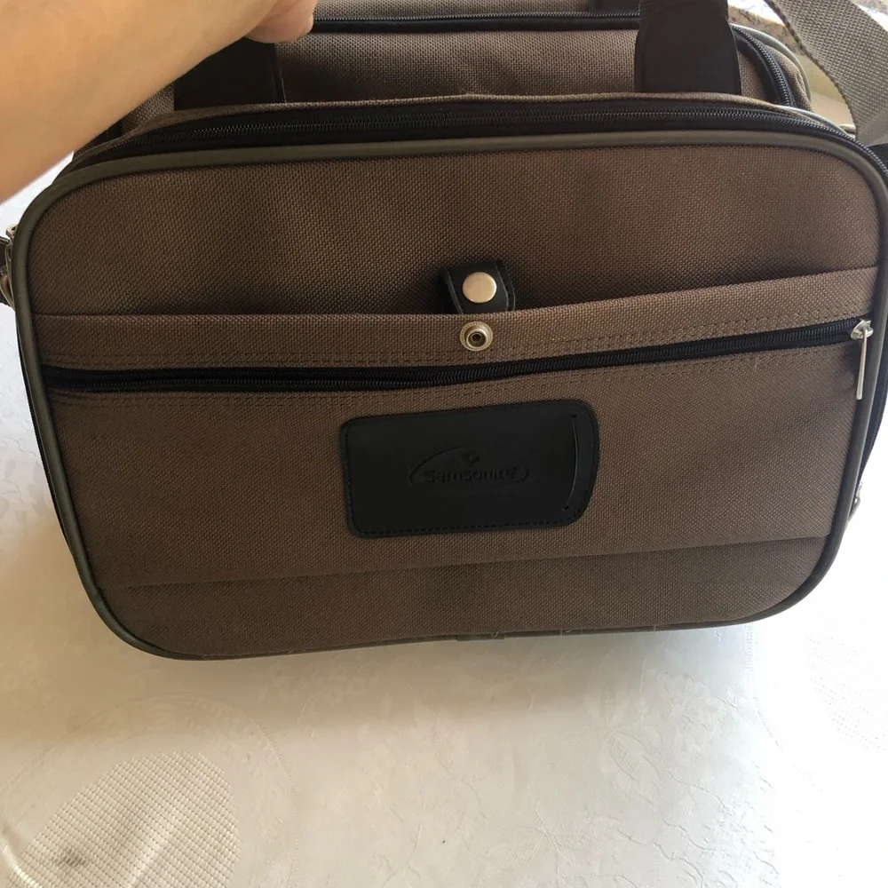 Samsonite Tan/Black Medium Duffel Carry-On All Travel Bag Messenger/GYM Tote
